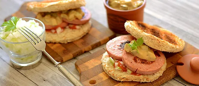 Porilainen – sausage sandwiches on round toasted bread
