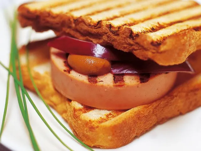 Porilainen – sausage sandwich with toasted bread